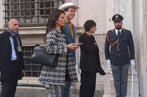 키지궁 방문하는 일론 머스크 동생 킴벌 머스크(카우보이 모자)