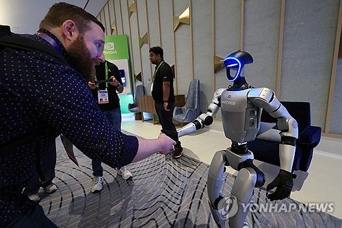 악수하는 유니트리 G1