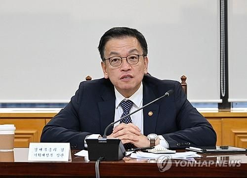 최상목 대통령 권한대행 부총리 겸 기획재정부 장관