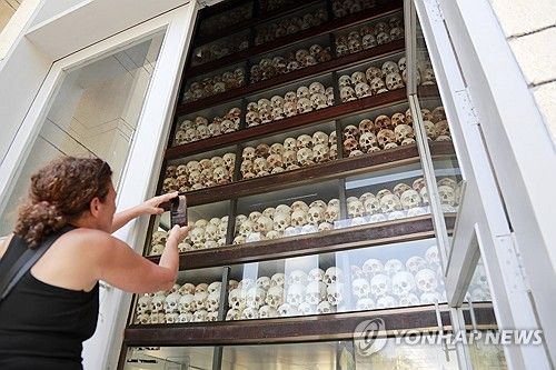 캄보디아 '킬링필드' 학살 전시관