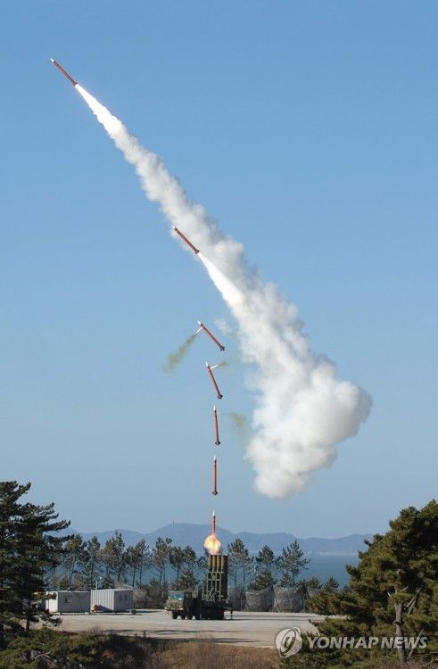 중거리 지대공 유도무기 '천궁' 유도탄 발사 장면