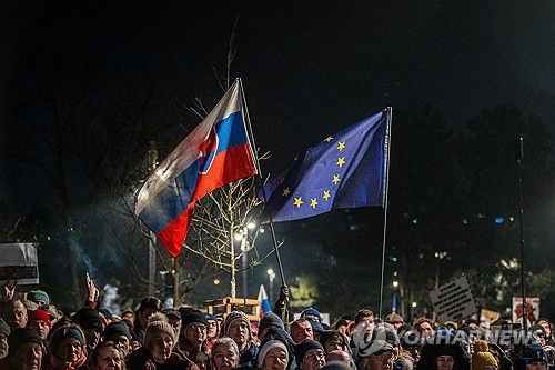 슬로바키아서 친러 총리 반대 집회