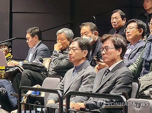 심포지엄 참석한 김경수 전 지사