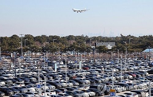 차량으로 꽉 찬 인천공항 주차장