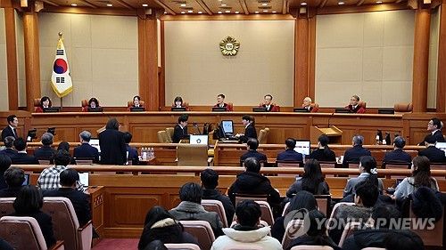 심판정에 앉은 헌법재판관들