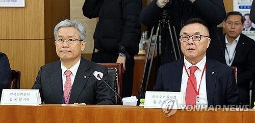 공공기관장 회의에 참석한 김동철 한전 사장과 황주호 한수원 사장