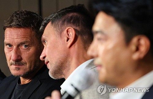 안정환을 바라보는 토티