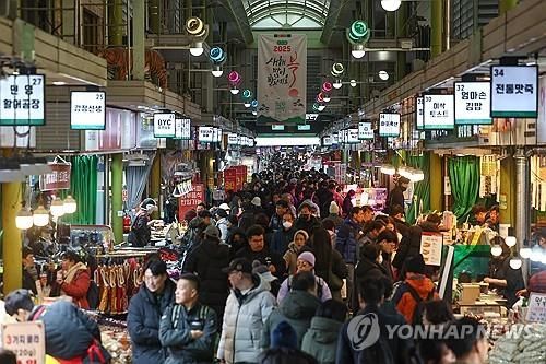 설 맞아 북새통 이룬 전통시장