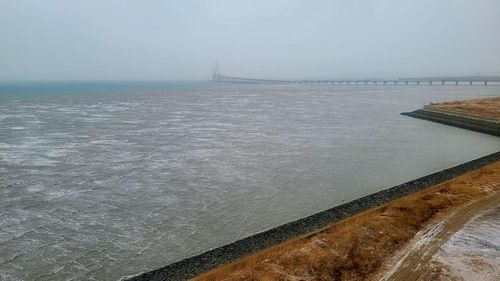 인천대교 앞바다 거센 물살 