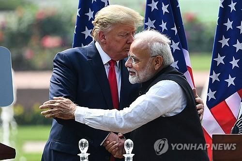 2020년 만난 트럼프 미국 대통령과 모디 인도 총리