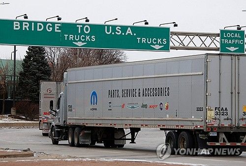 미국 국경 방향으로 진입한 캐나다 트럭