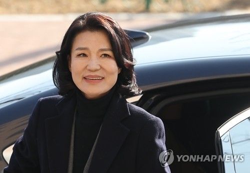 직무 복귀한 이진숙 방통위원장, 방통위 출근