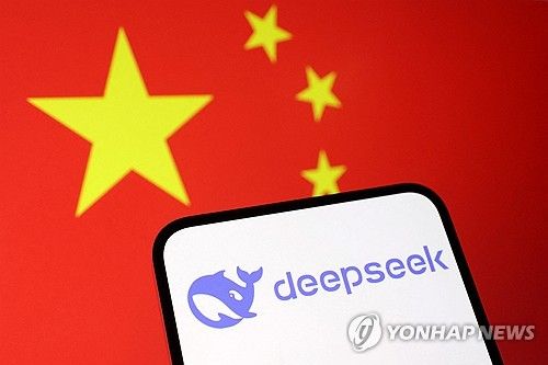 딥시크 로고와 중국 국기