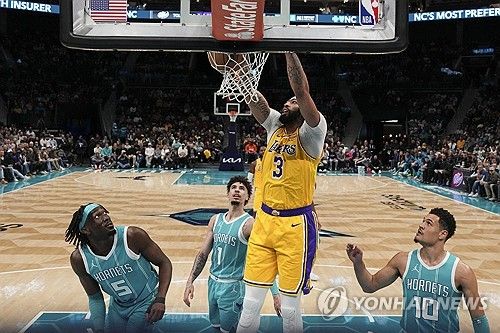 LA 레이커스 앤서니 데이비스의 덩크