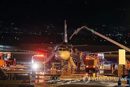 김해공항 에어부산 항공기에서 화재 발생