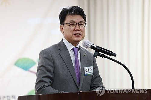 축사하는 진성준 정책위의장