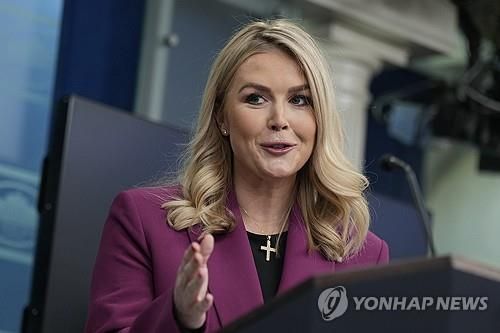 첫 브리핑 나선 레빗 미 백악관 대변인