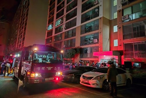 칠곡군 아파트 옥상 화재로 대피한 주민들