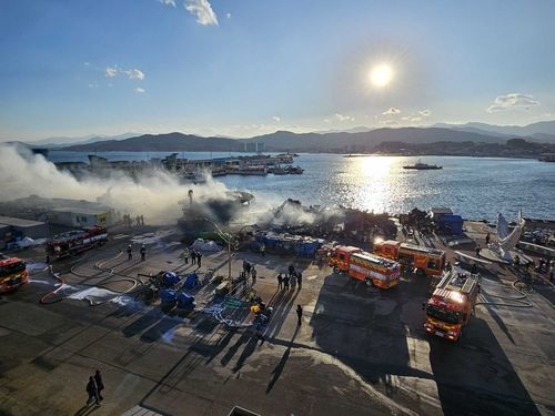 강원 고성 어촌계 창고 화재 진화