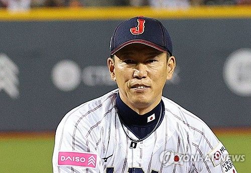 입장하는 일본 이바타 감독