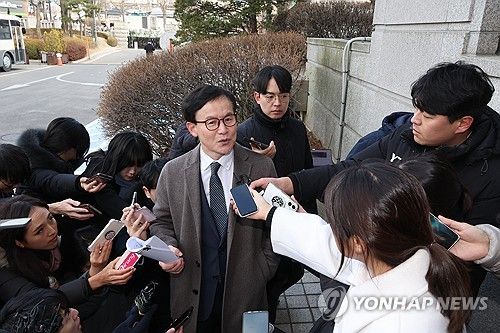 헌재 향하는 배진한 변호사