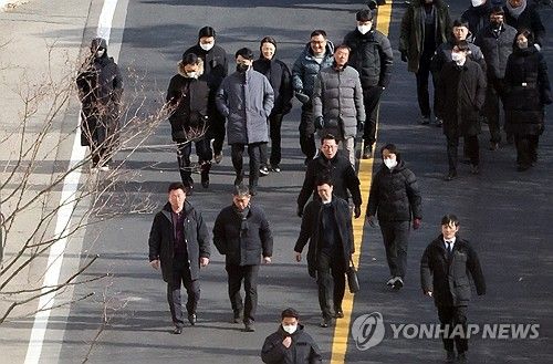 공수처, 체포영장 집행 불가능 판단…집행 중지