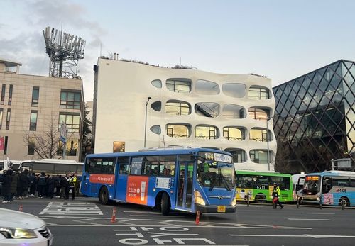 한남동 관저 인근서 우회하는 시내버스