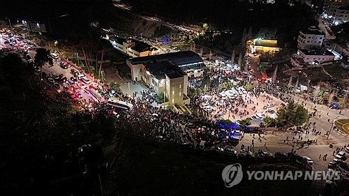 '수감자 석방 환영'