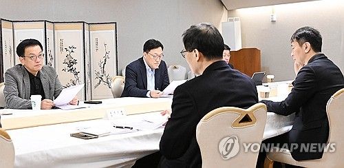 최상목 권한대행, 거시경제·금융현안 간담회 주재