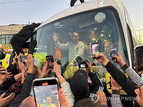 이스라엘 감옥서 풀려난 '팔레스타인 봉기' 지도자