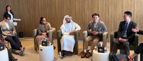 두바이에서 도시재생과 문화 예술 공간 논의하는 김진태 지사