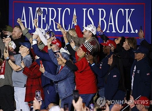 우파 포퓰리스트로 분류되는 도널드 트럼프 미국 대통령을 지지하는 미국 시민들 [EPA 연합뉴스 자료사진. 재판매 및 DB 금지]