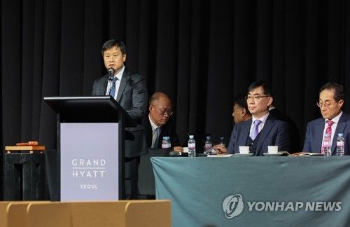 임시 주총에서 발언하는 박기덕 고려아연 사장