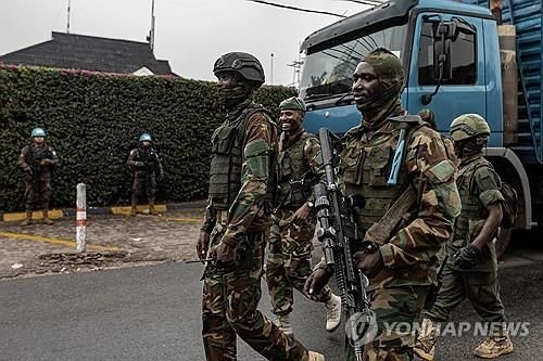 민주콩고 동부 최대 도시 고마를 순찰하는 반군 M23 대원들