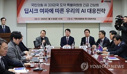 AI 3대 강국 도약 특위 간담회서 발언하는 권영세 비대위원장