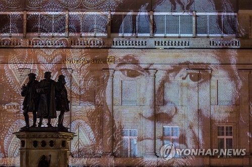 마르크화 지폐 조명으로 재현