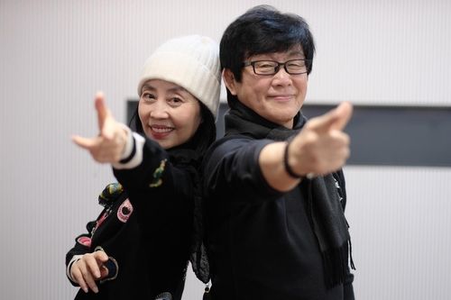 가수 전영록(우)과 민해경(좌)