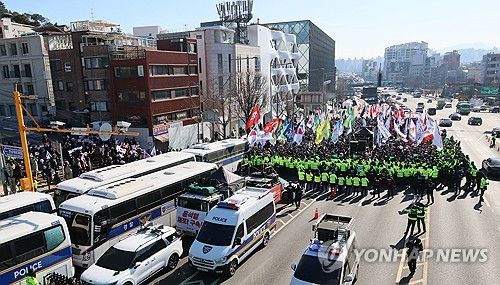 경찰에 막힌 진보단체