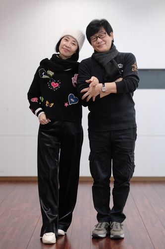 가수 전영록(우)과 민해경(좌)