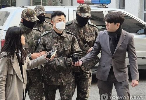 영장심사 받는 '햄버거집 계엄회동' 문상호 사령관