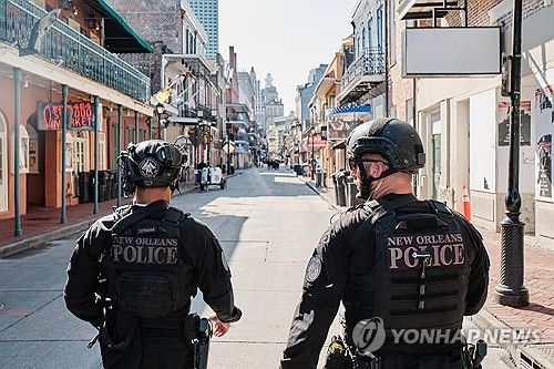 뉴올리언스 트럭 테러 현장 순찰하는 경찰