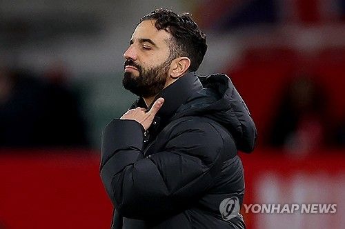 아쉬워하는 맨유의 후벵 아모링 감독