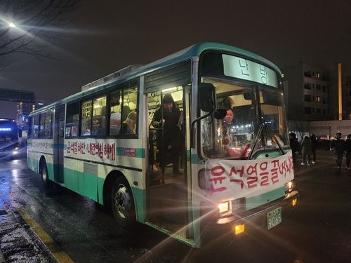 비상행동 집회에 자리한 '난방 버스'