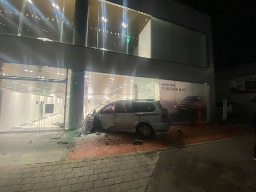 자동차 대리점 돌진 사고
