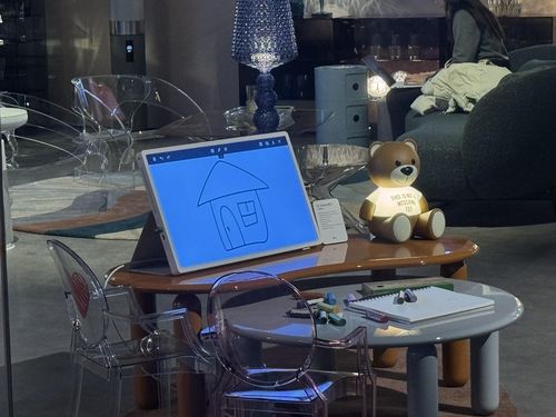 LG전자가 4년 만에 선보인 '스탠바이미 2'