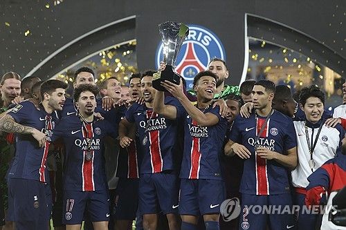2024 트로페 데 샹피옹 우승을 기뻐하는 PSG 선수들