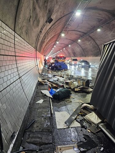 터널 내 추돌사고 현장