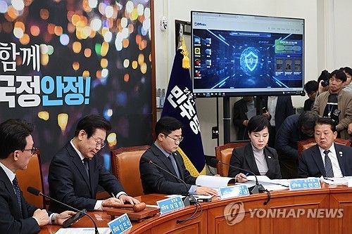 메모하는 이재명 대표