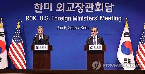 발언하는 조태열 장관