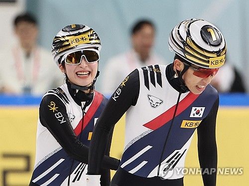 밝게 웃는 김길리-박지원